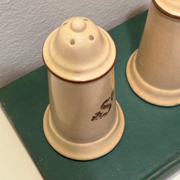 Vintage Pfaltzgraff Salt and Pepper Shakers Village Pattern - Picture 4 of 10
